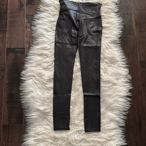 Trendy Faux Leather Spanx Leggings - Picture 4 of 4